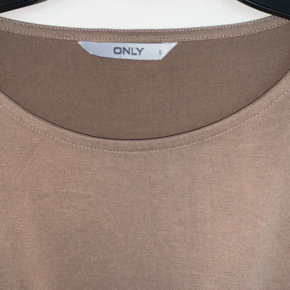 Top - Picture 2 of 5